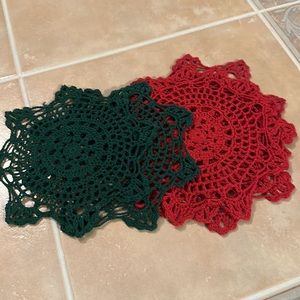 🤶🏼🔥3 RED& 1 GREEN CROCHET DOILIES🔥